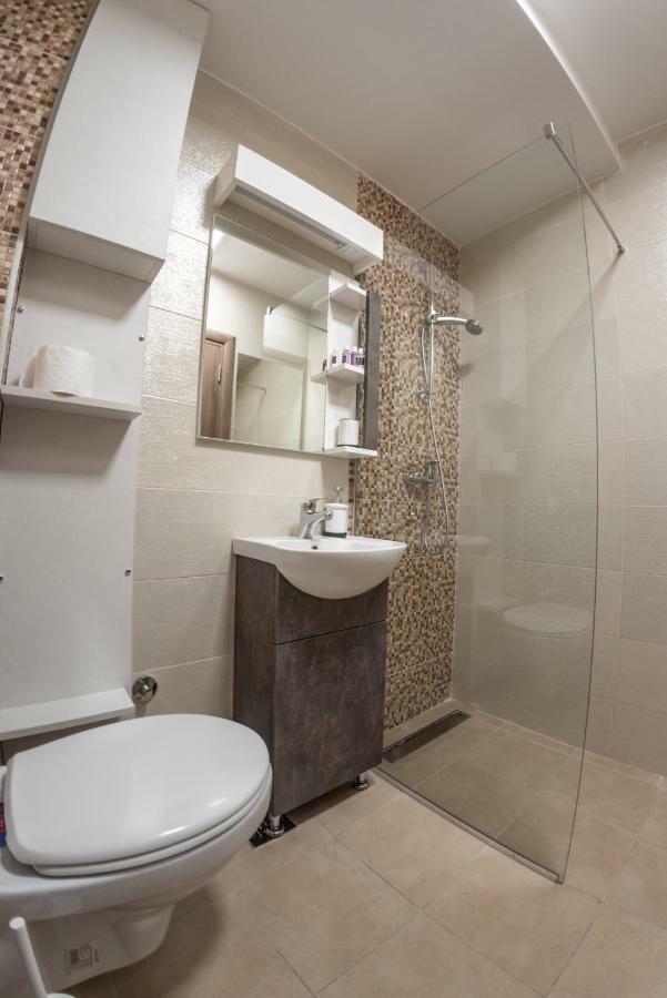 Empire Queen Apartments Belgrade Luaran gambar